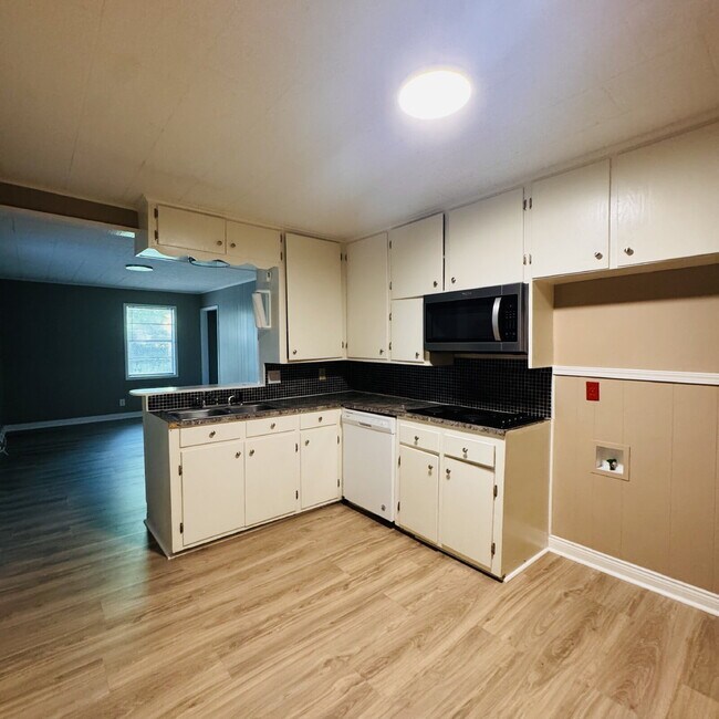 Building Photo - Spacious 3-Bed Retreat with Scenic Backyard located in Nederland, TX!