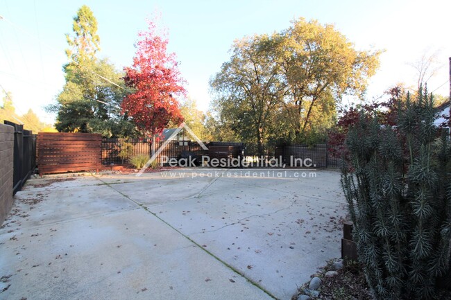 Building Photo - Updated 3bd/1ba Fair Oaks House with bonus...