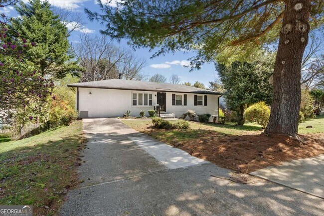 Foto del edificio - 2815 Carolyn Dr