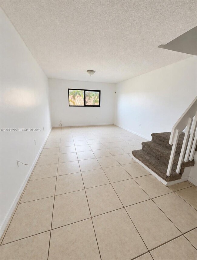 Foto del edificio - 180 Royal Palm Rd
