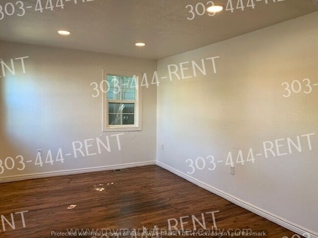 Photo - 3 bedroom & 1 bathroom beautiful home! Ready to see now!