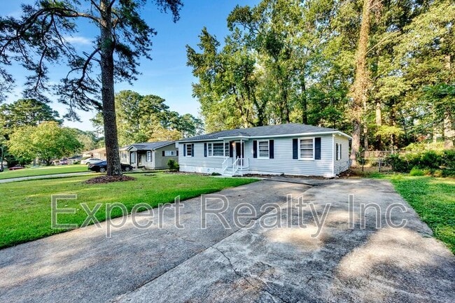 Building Photo - 1720 University Blvd