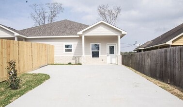 Building Photo - 8309 Parker Rd