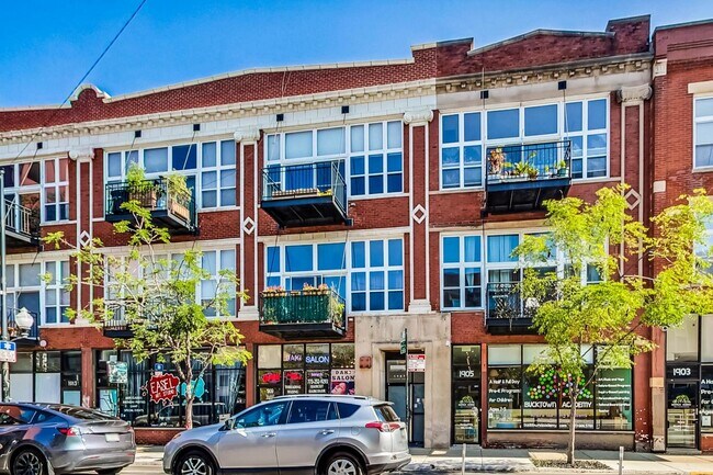 Foto del edificio - 1907 N Milwaukee Ave