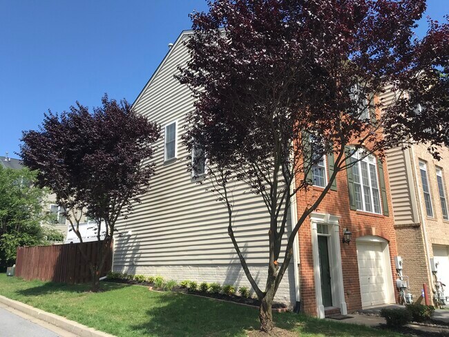 Foto del edificio - 8801 Montjoy Pl
