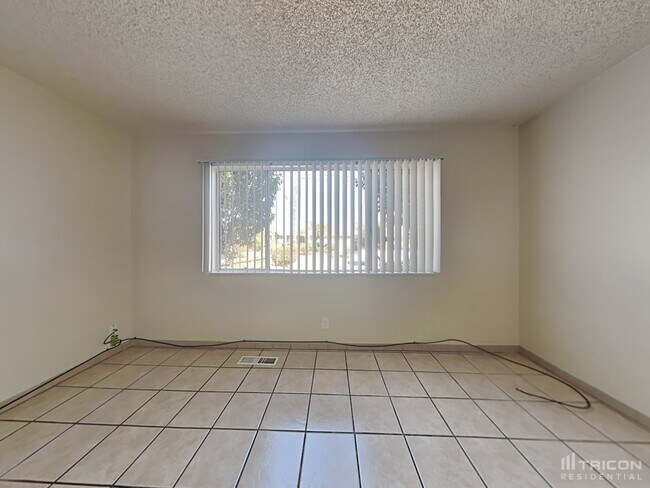 Building Photo - 62 S Lake Dr