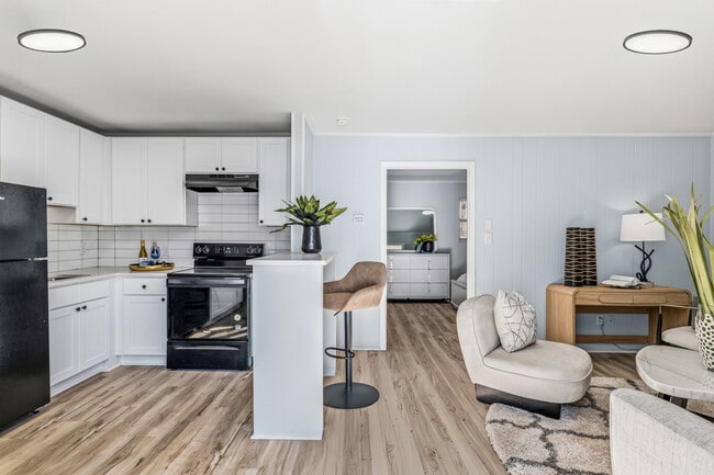 Building Photo - 4233 Brownsboro Rd