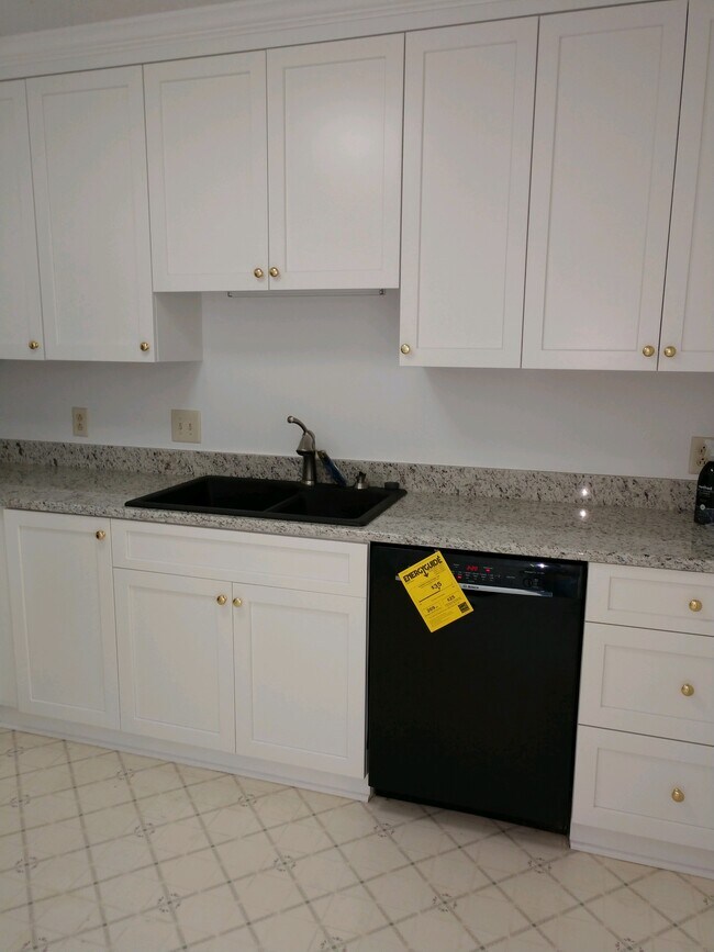 Eat-in Kitchen - 106 Berry Patch Ln