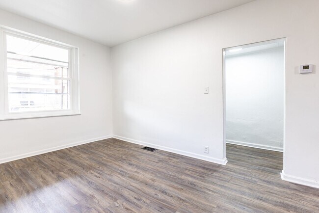 Foto del edificio - Available May 2026 - Completely Renovated