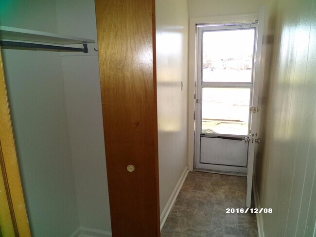 Building Photo - 903 Collins Ln