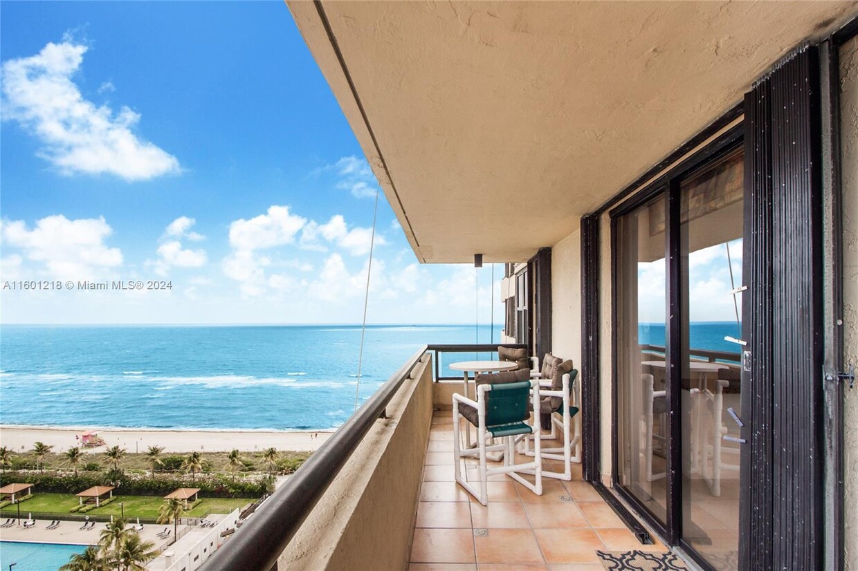 Primary Photo - 2555 Collins Ave