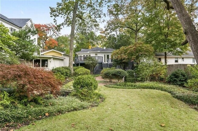 Foto del edificio - 2512 Brookwood Dr NE