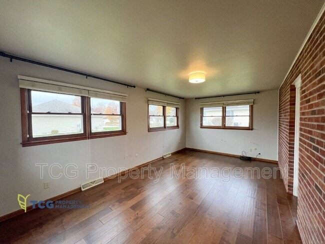 Building Photo - 623 Mason St