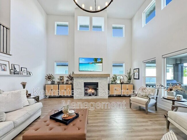 Foto del edificio - 8168 W Brooks Dr