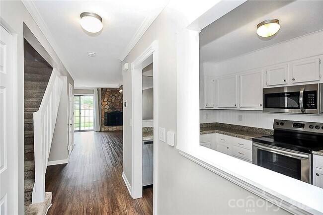 Foto del edificio - 8203 Golf Ridge Dr