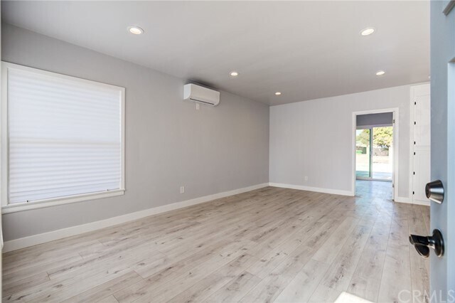 Foto del edificio - 1645 W 223rd St