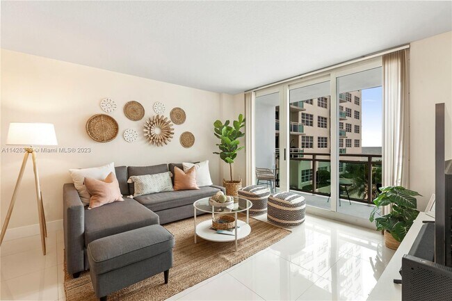 Building Photo - 6917 Collins Ave