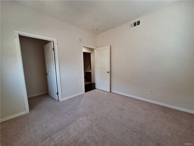 Foto del edificio - 22919 Mariposa Avenue Apt ##301, Torrance,...