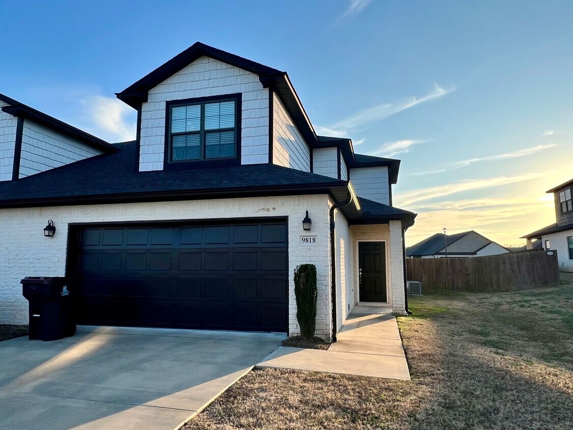 Foto principal - Beautiful 3B/2B Townhome in Chaffee Crossi...
