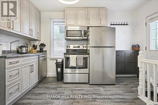 Photo du bâtiment - 929 Lakeshore Rd E