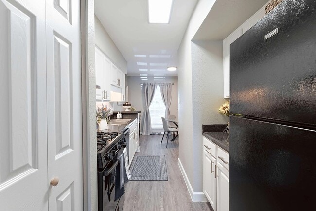 Building Photo - The Park at Aviano