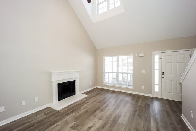 Building Photo - 4423 Ravenwood Dr