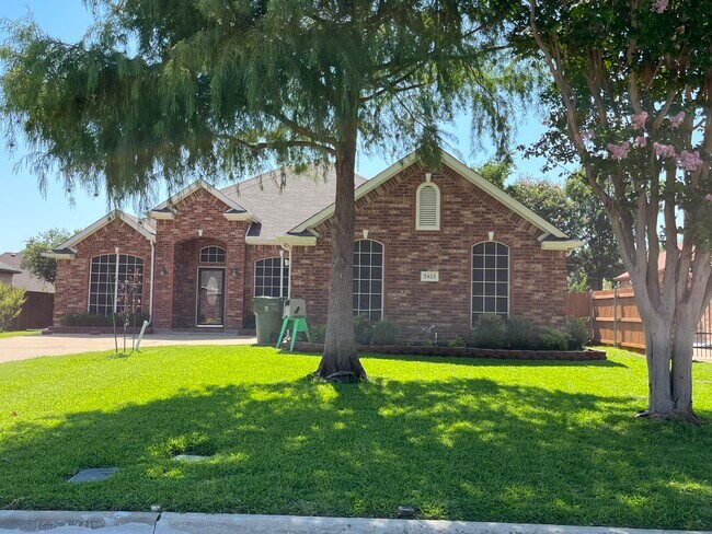 Building Photo - 2813 Claremont Dr