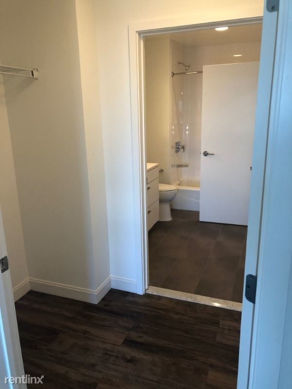 Building Photo - 1 br, 1 bath Apartment - 123 Guest St