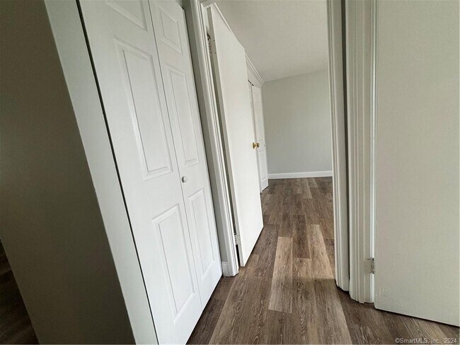 Building Photo - 104 Burgundy Hill Ln