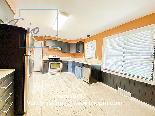 Building Photo - 1099 Arcadia Dr