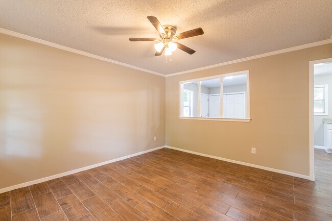 Foto del edificio - 4468 Tarleton Dr