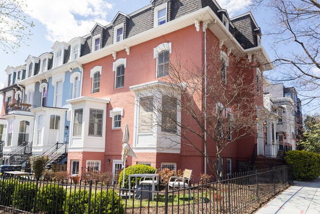 Building Photo - 1700 V St NW