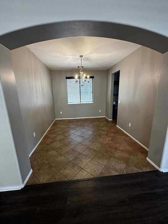 Building Photo - 1120 E Mt Shibell Dr
