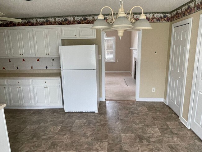 Foto del edificio - 3 Bedroom 2 Bath Single Family House in Ca...