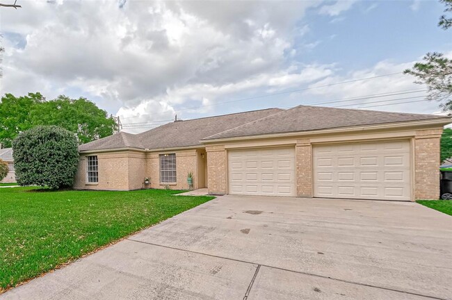 Building Photo - 1801 Laurel Oaks Dr