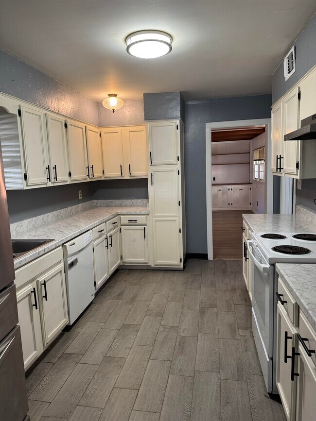 Foto del edificio - 4973 Greenway Rd