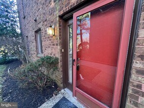 Building Photo - 1701 Mountainview Dr