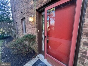 Building Photo - 1701 Mountainview Dr