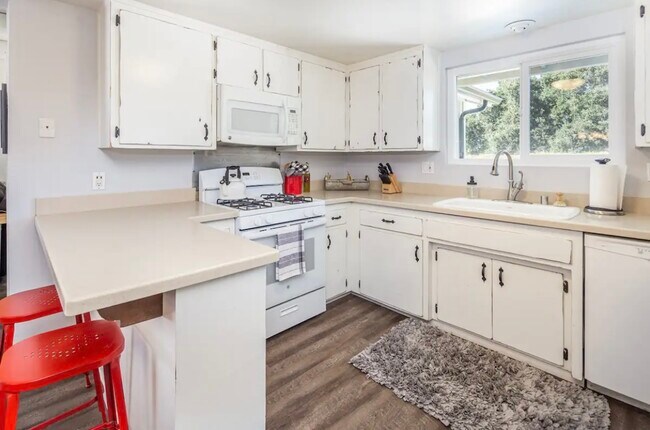 Kitchen - 606 Harrison St