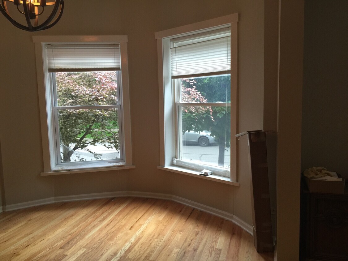 Primary Photo - 4631 N Racine Ave