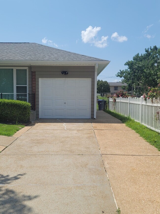 4224 Colvin Dr Saint Louis, MO 63123 House Rental in Lemay, MO