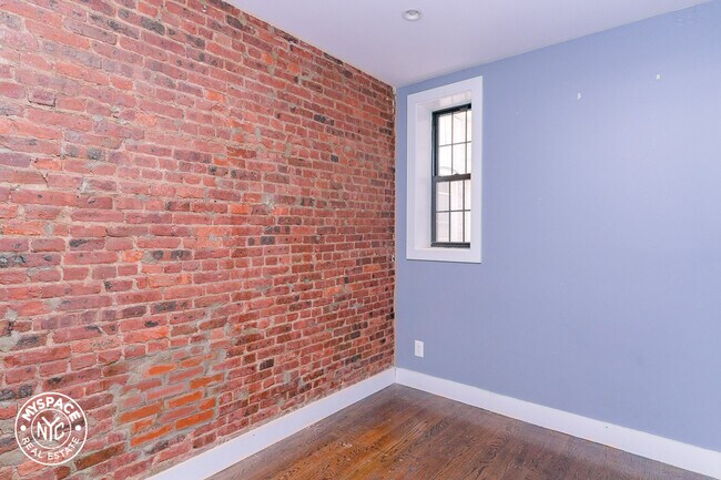 Building Photo - 1228 Halsey St
