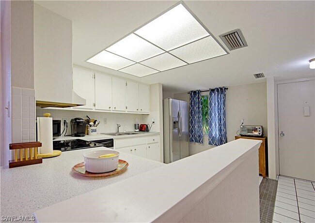 Foto del edificio - 2244 Winkler Ave