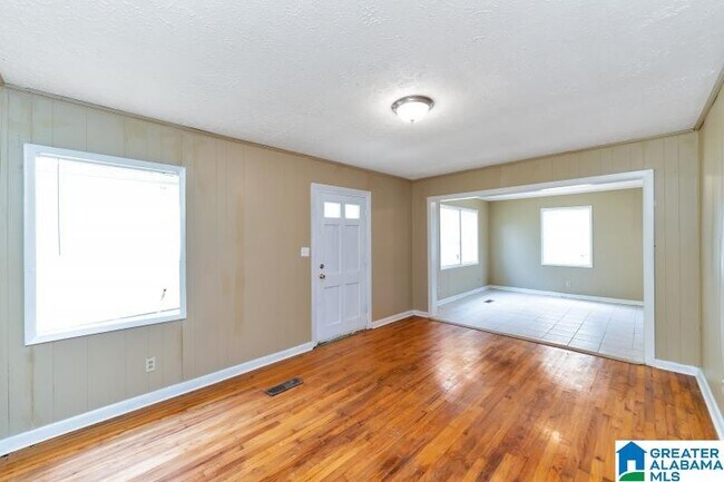 Foto del edificio - 330 15th Ave SW