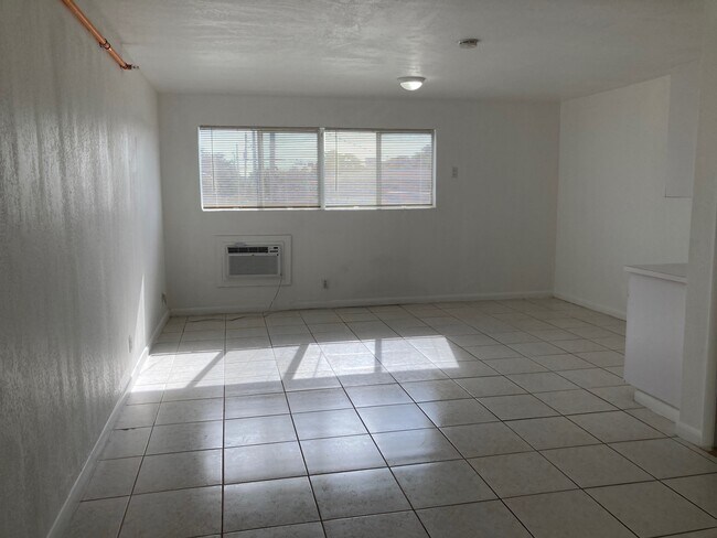 Building Photo - 509 S 21st Ave
