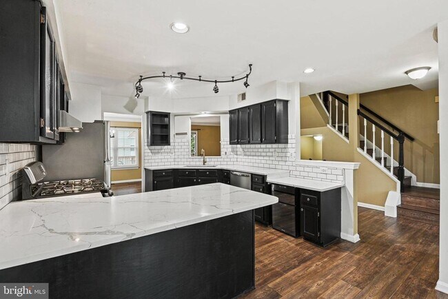 Building Photo - 43515 Blacksmith Square