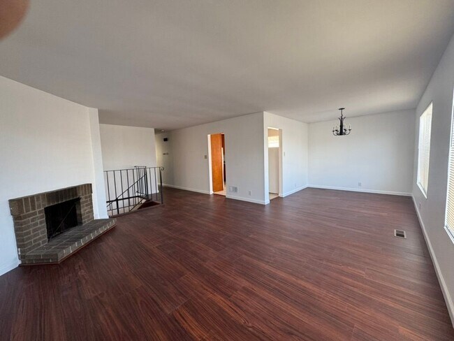 Foto del edificio - 142 Morton Dr