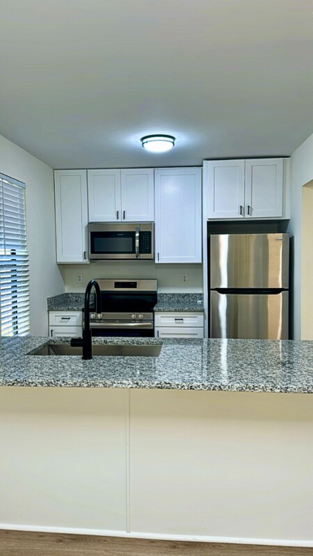 Foto principal - 5363 Wayne St