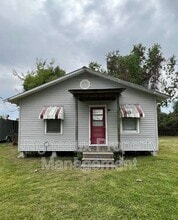 Building Photo - 1009 Providence St