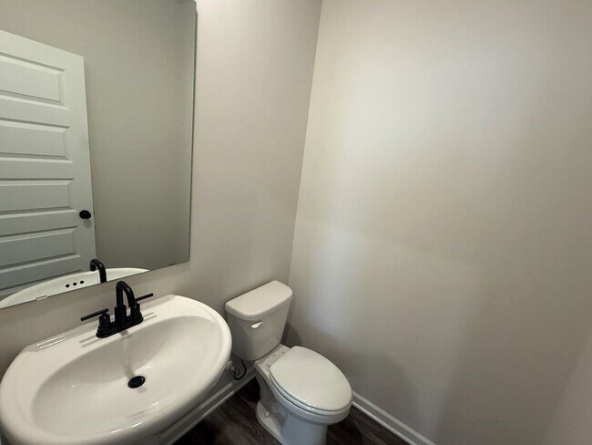 Building Photo - 2304 Grape Vine Wy